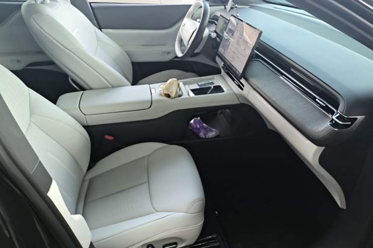 Used XPeng G6 2025 625 Long-Range Max Tech Edition Right Front Seat