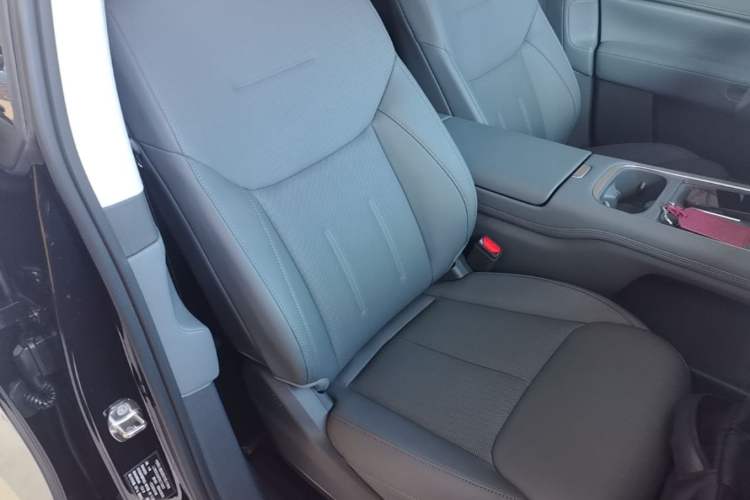 Used XPeng G6 2025 625 Long-Range Max Tech Edition Right Front Seat