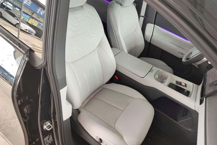 Used XPeng G6 2025 625 Long-Range Max Tech Edition Right Front Seat
