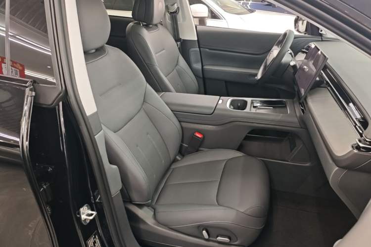 Used XPeng G6 2025 625 Long-Range Max Tech Edition Right Front Seat