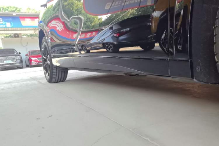 Used XPeng G6 2025 625 Long-Range Max Tech Edition Right Side Sill