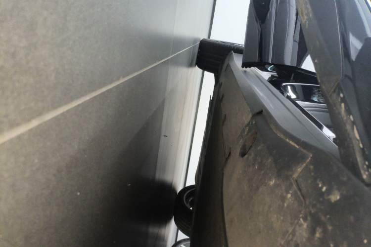 Used XPeng G6 2025 625 Long-Range Max Tech Edition Right Side Sill