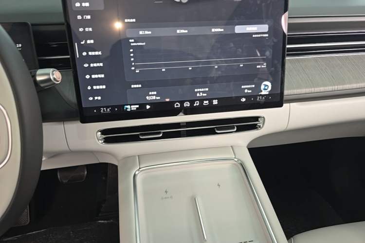 Used XPeng G6 2025 625 Long-Range Max Flagship Edition Audio And AC Panel