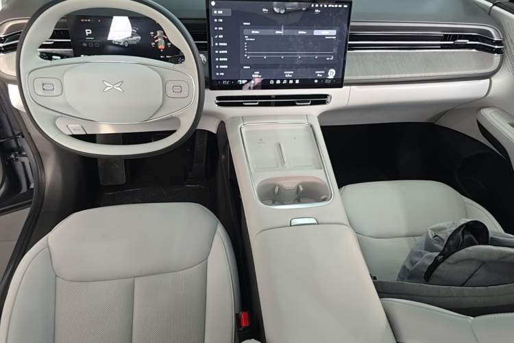 Used XPeng G6 2025 625 Long-Range Max Flagship Edition Center Console