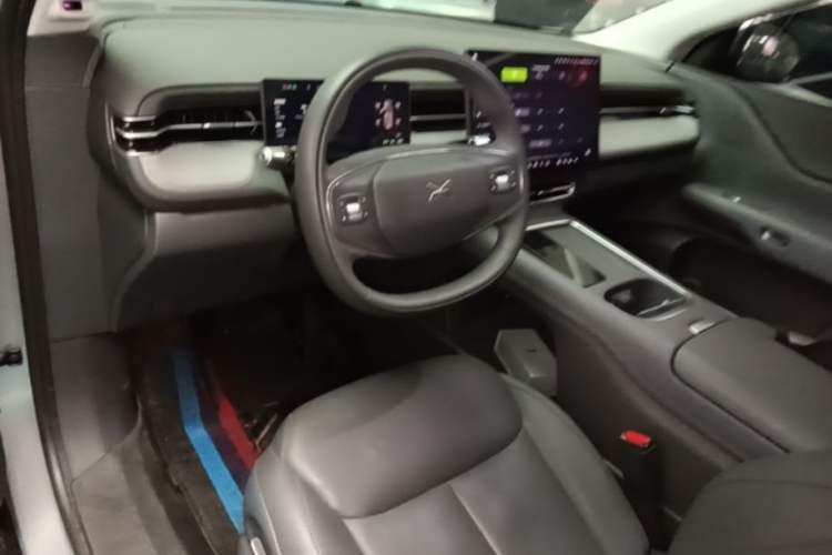 Used XPeng G6 2025 625 Long-Range Max Flagship Edition Center Console