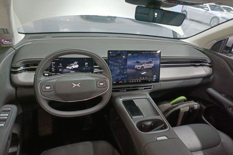 Used XPeng G6 2025 625 Long-Range Max Flagship Edition Center Console