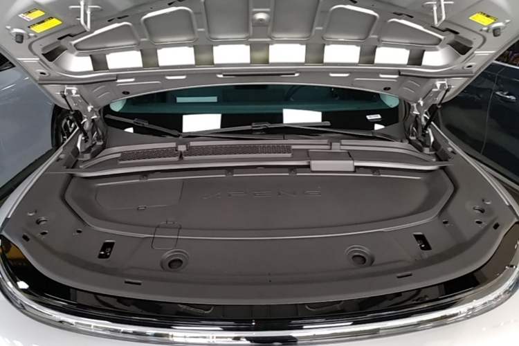 Used XPeng G6 2025 625 Long-Range Max Tech Edition Engine Bay