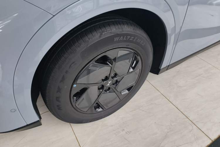 Used XPeng G6 2025 625 Long-Range Max Flagship Edition Exterior 4