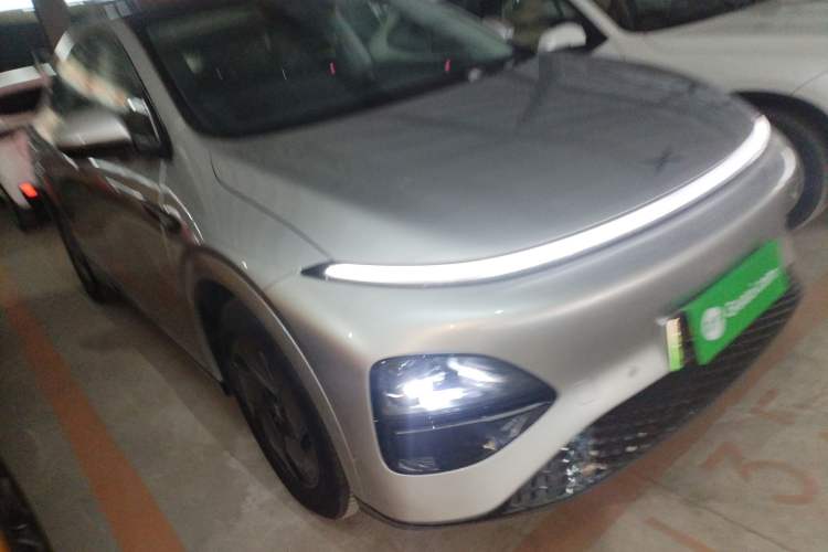 Used XPeng G6 2025 625 Long-Range Max Flagship Edition Front Right 45 Deg