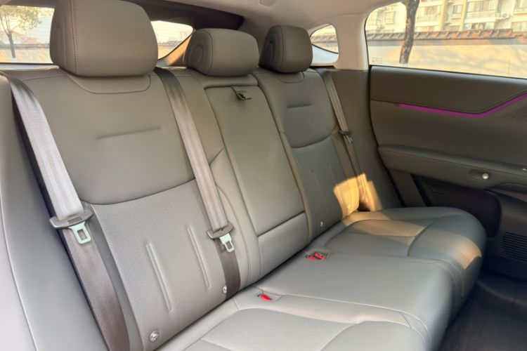 Used XPeng G6 2025 625 Long-Range Max Flagship Edition Interior 5