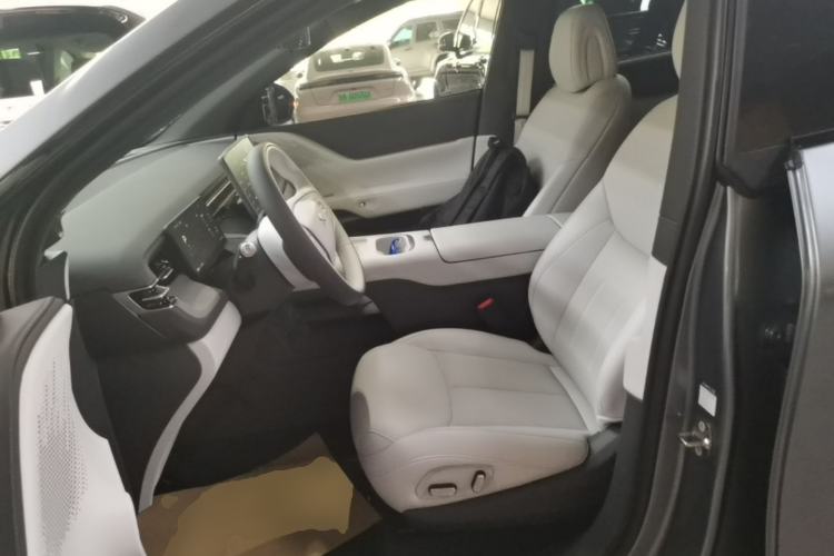Used XPeng G6 2025 625 Long-Range Max Tech Edition Left Front Seat