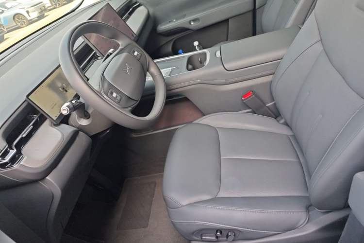 Used XPeng G6 2025 625 Long-Range Max Flagship Edition Left Front Seat