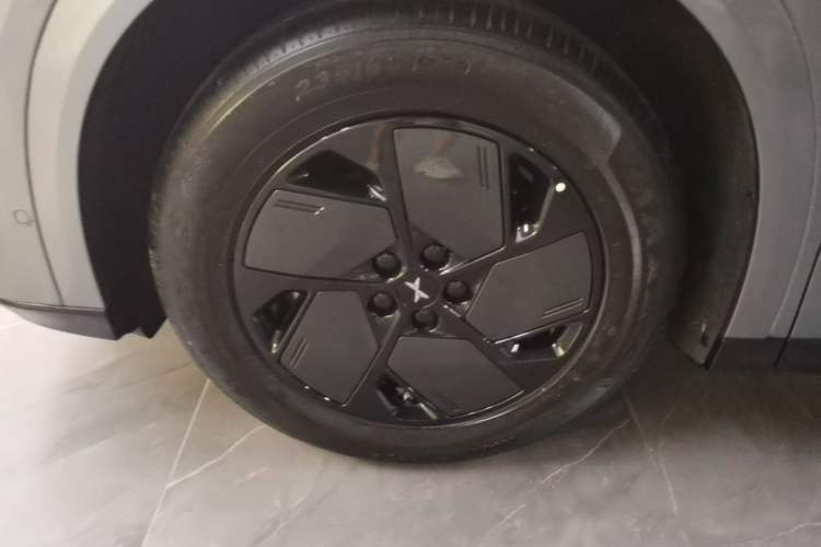 Used XPeng G6 2025 625 Long-Range Max Tech Edition Left Front Wheel Hub