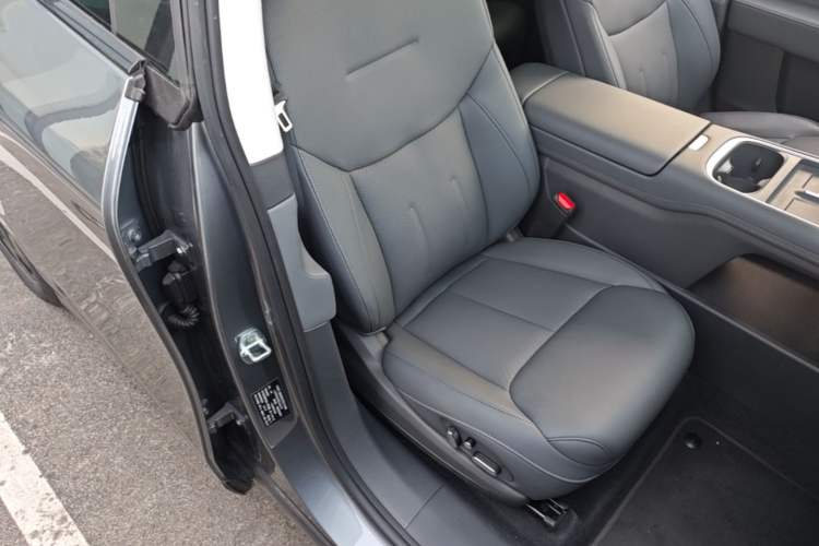 Used XPeng G6 2025 625 Long-Range Max Flagship Edition Right Front Seat