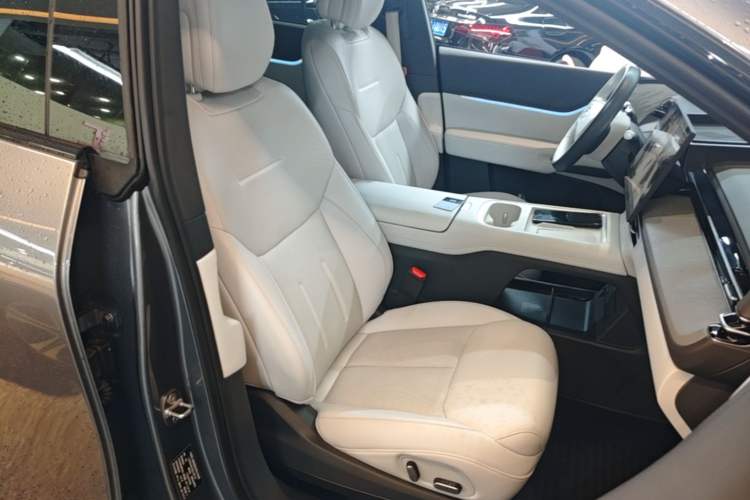 Used XPeng G6 2025 625 Long-Range Max Tech Edition Right Front Seat