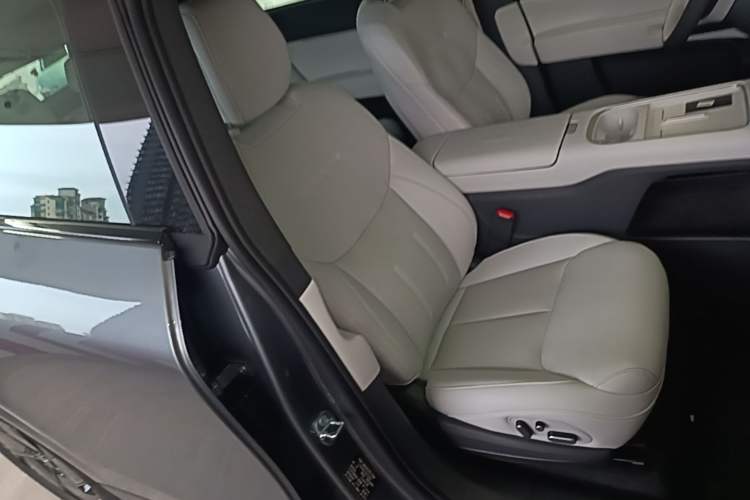 Used XPeng G6 2025 625 Long-Range Max Flagship Edition Right Front Seat
