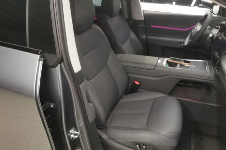 Used XPeng G6 2025 625 Long-Range Max Flagship Edition Right Front Seat
