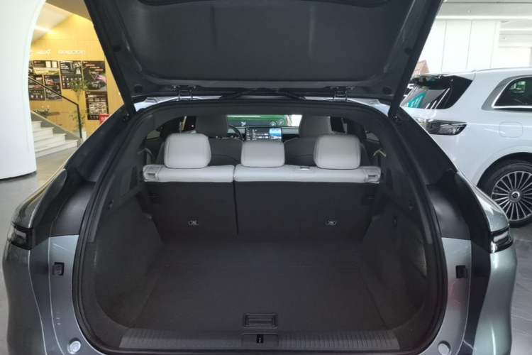 Used XPeng G6 2025 625 Long-Range Max Tech Edition Trunk