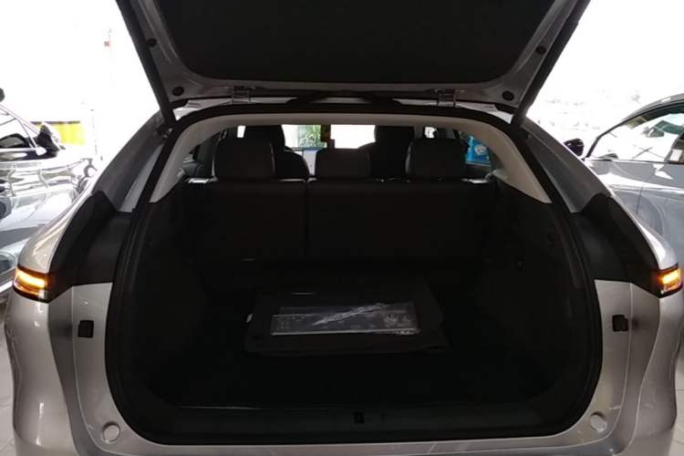 Used XPeng G6 2025 625 Long-Range Max Tech Edition Trunk