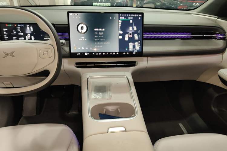 Used XPeng G6 2025 625 Long-Range Max Flagship Edition Audio And AC Panel