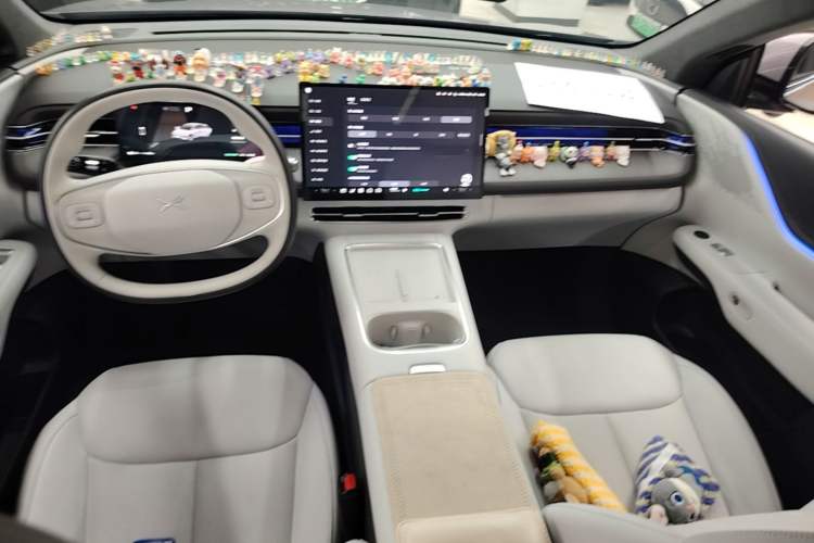 Used XPeng G6 2025 725 Ultra-Long Range Max Flagship Edition Center Console