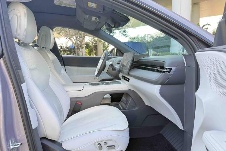 Used XPeng G6 2025 625 Long-Range Max Flagship Edition Interior 2