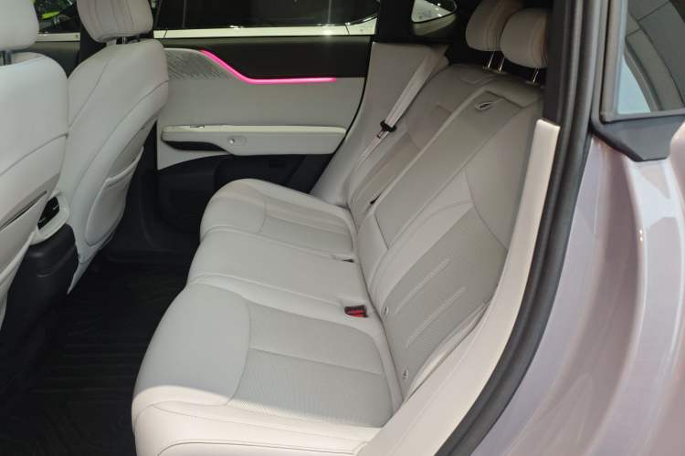 Used XPeng G6 2025 625 Long-Range Max Flagship Edition Interior 4