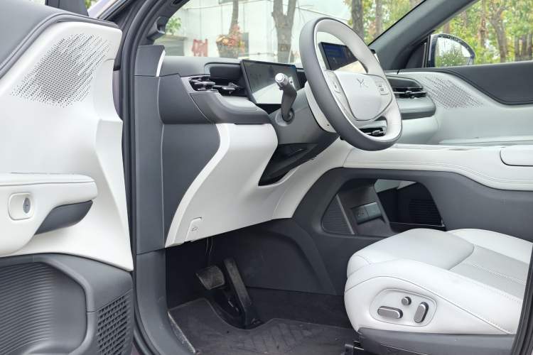 Used XPeng G6 2025 625 Long-Range Max Flagship Edition Interior 5