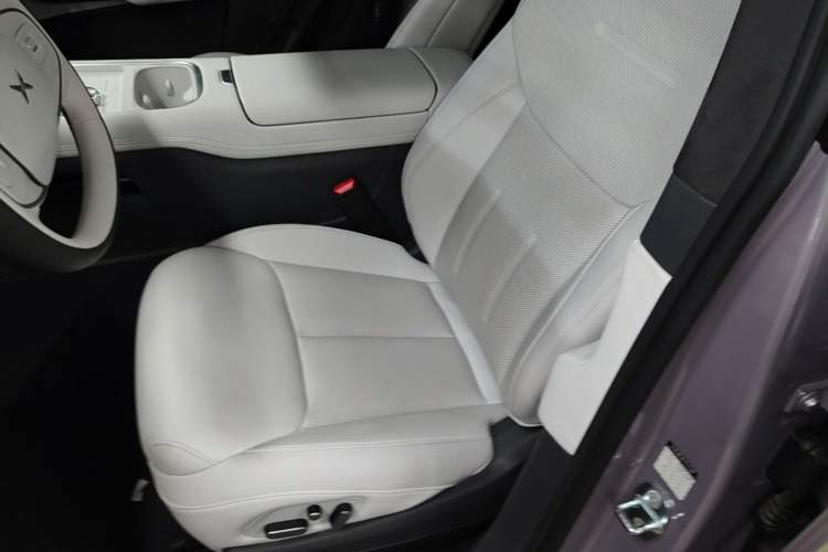 Used XPeng G6 2025 625 Long-Range Max Flagship Edition Left Front Seat