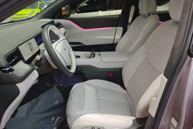 Used XPeng G6 2025 625 Long-Range Max Flagship Edition Left Front Seat