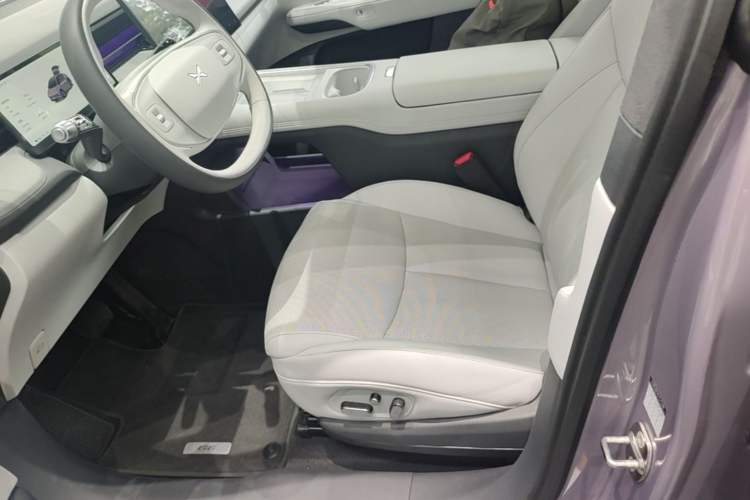 Used XPeng G6 2025 625 Long-Range Max Flagship Edition Left Front Seat