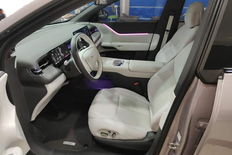 Used XPeng G6 2025 625 Long-Range Max Flagship Edition Left Front Seat