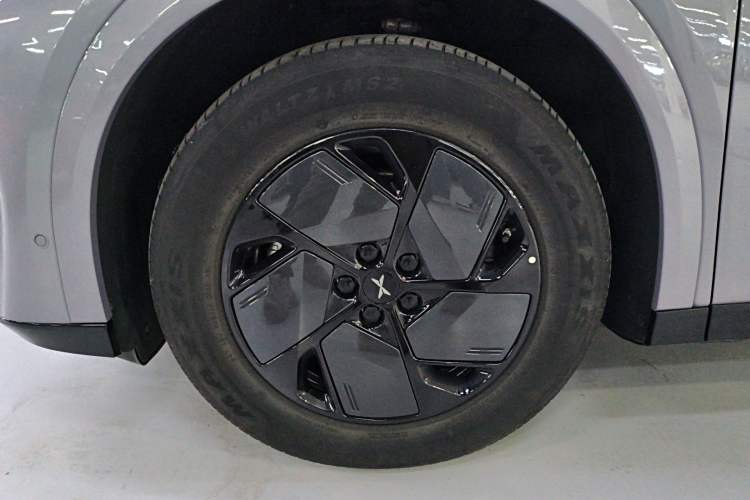 Used XPeng G6 2025 625 Long-Range Max Flagship Edition Left Front Wheel Hub