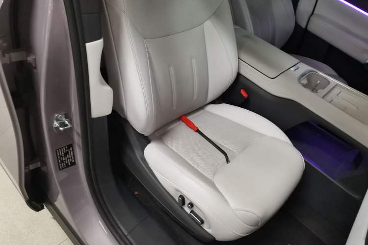 Used XPeng G6 2025 625 Long-Range Max Flagship Edition Right Front Seat