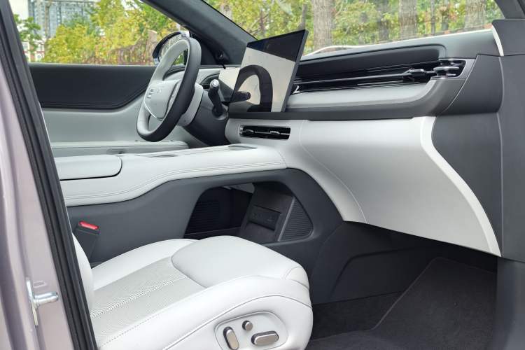 Used XPeng G6 2025 625 Long-Range Max Flagship Edition Right Front Seat