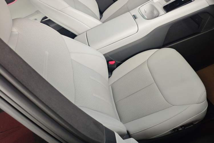 Used XPeng G6 2025 625 Long-Range Max Flagship Edition Right Front Seat