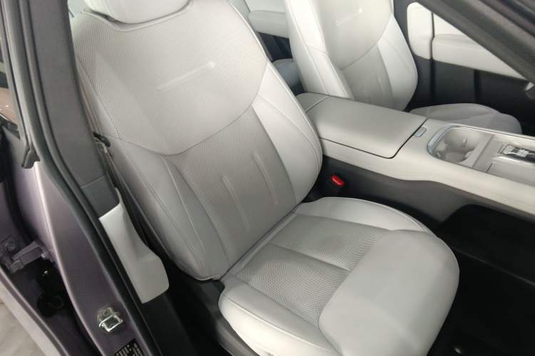 Used XPeng G6 2025 625 Long-Range Max Flagship Edition Right Front Seat