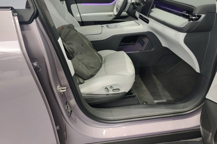 Used XPeng G6 2025 625 Long-Range Max Flagship Edition Right Front Seat