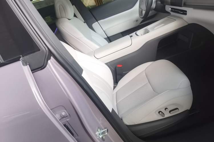 Used XPeng G6 2025 625 Long-Range Max Flagship Edition Right Front Seat