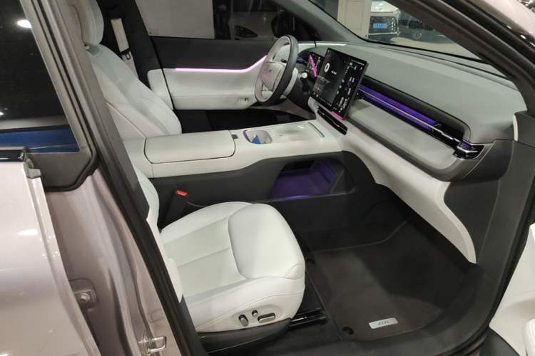 Used XPeng G6 2025 625 Long-Range Max Flagship Edition Right Front Seat