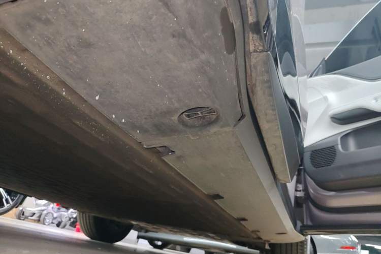 Used XPeng G6 2025 625 Long-Range Max Flagship Edition Right Side Sill