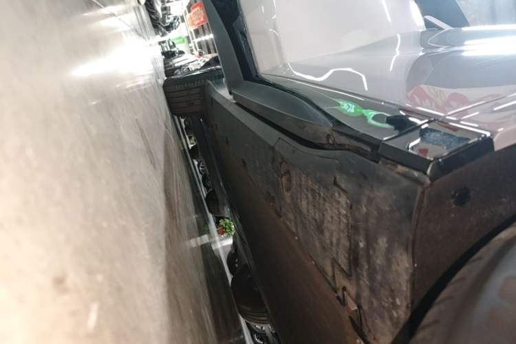 Used XPeng G6 2025 625 Long-Range Max Tech Edition Right Side Sill
