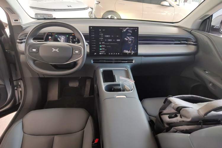 Used XPeng G6 2025 625 Long-Range Max Flagship Edition Center Console