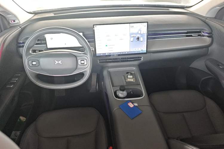 Used XPeng G6 2025 625 Long-Range Max Flagship Edition Center Console