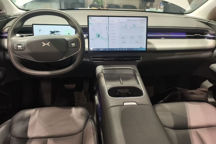 Used XPeng G6 2025 625 Long-Range Max Flagship Edition Center Console