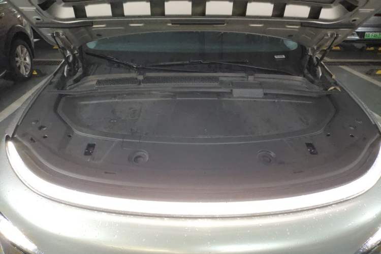 Used XPeng G6 2025 625 Long-Range Max Tech Edition Engine Bay