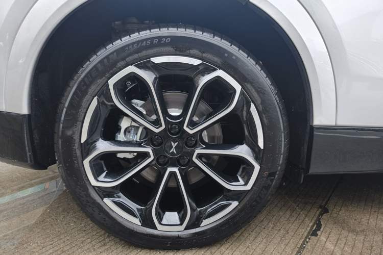 Used XPeng G6 2025 625 Long-Range Max Flagship Edition Exterior 9
