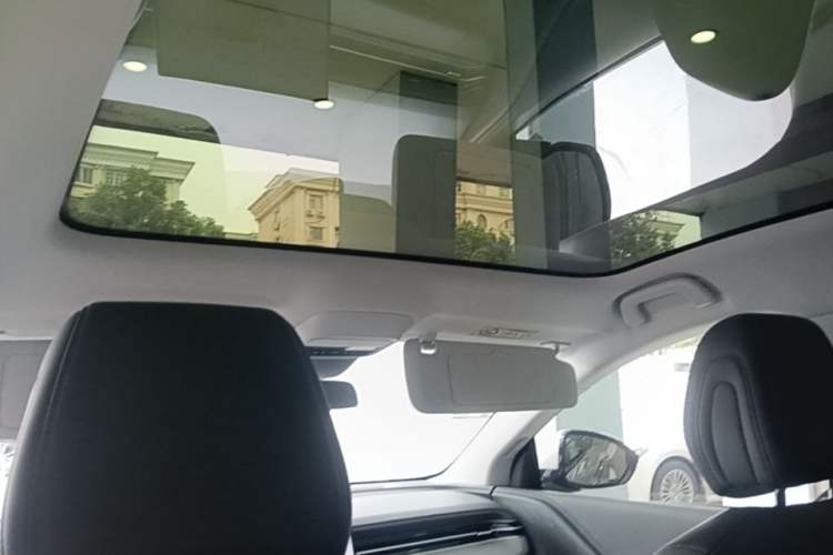 Used XPeng G6 2025 625 Long-Range Max Tech Edition Headliner