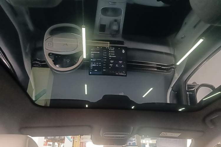 Used XPeng G6 2025 625 Long-Range Max Tech Edition Headliner