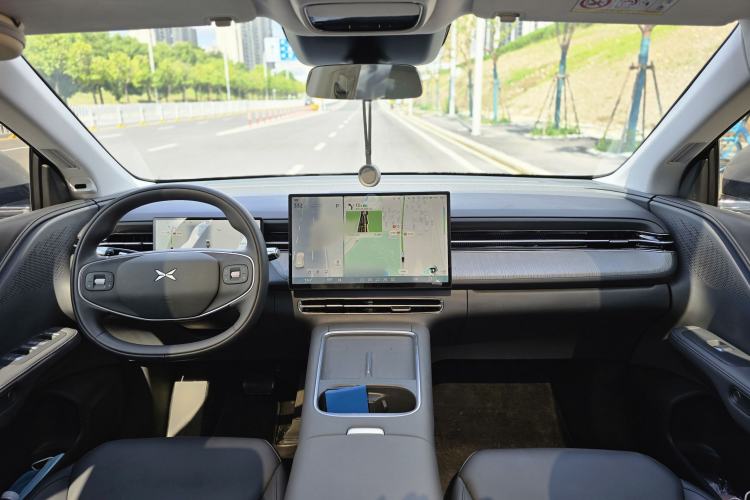 Used XPeng G6 2025 625 Long-Range Max Tech Edition Interior 4